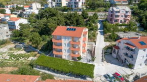 Apartments with a parking space Duce, Omis - 9437